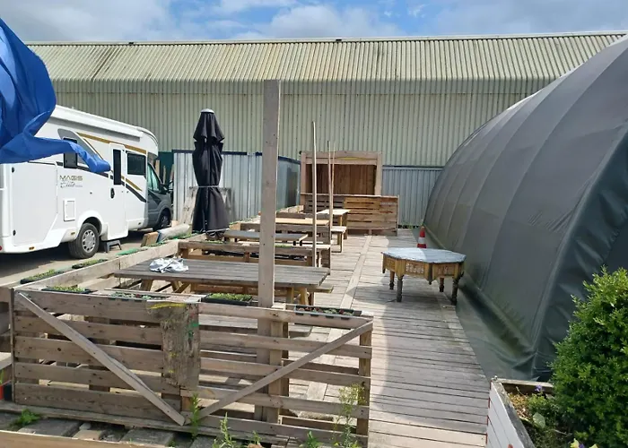 Stoke Travel's Amsterdam * Halfweg